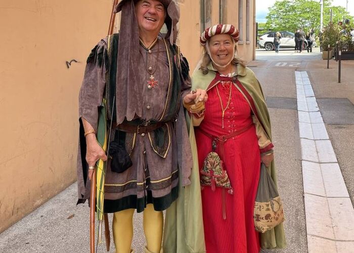 menschen in trachten in Macon