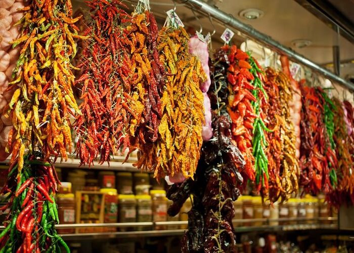 Gewürze in der Markthalle von Budapest